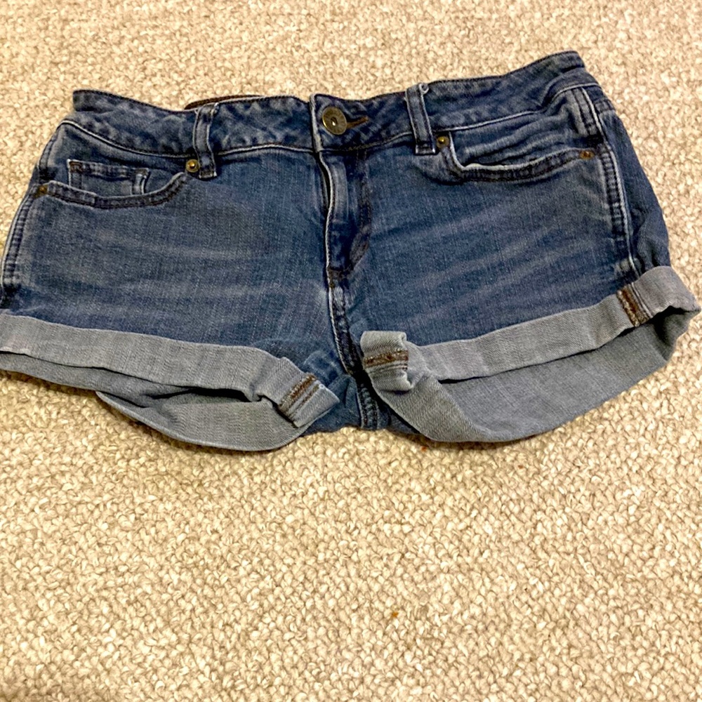 “Bullhead Black” jean shorts. Size 3.